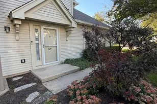 1216 Tennyson Ln, Naperville, IL 60540 - Photo 2