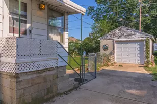 815 W Water St, Pontiac, IL 61764 - Photo 30