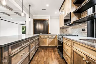 5829 N Kenmore Ave, Chicago, IL 60660 - Photo 10