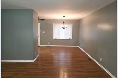 709 Parkside Circle, Streamwood, IL 60107 - Photo 2