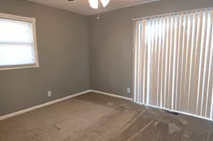 709 Parkside Cir, Streamwood, IL 60107 - Photo 6