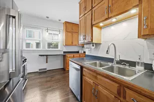 33 Center St, Algonquin, IL 60102 - Photo 12