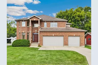 136 Oakwood Avenue, Des Plaines, IL 60016 - Photo 1