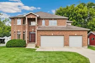136 Oakwood Ave, Des Plaines, IL 60016 - Photo 1