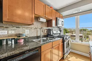 2545 W Catalpa Ave, Chicago, IL 60625 - Photo 16