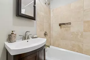 2545 W Catalpa Ave, Chicago, IL 60625 - Photo 22
