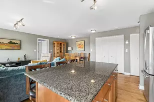 2545 W Catalpa Ave, Chicago, IL 60625 - Photo 18