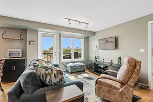 2545 W Catalpa Ave, Chicago, IL 60625 - Photo 8
