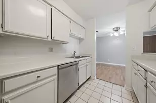 1422 Stonebridge Cir, Wheaton, IL 60189 - Photo 8