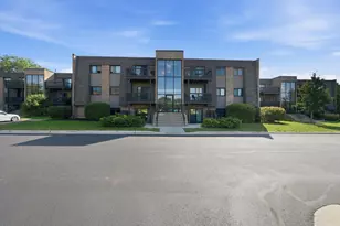 1422 Stonebridge Cir, Wheaton, IL 60189 - Photo 1