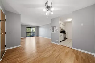 1422 Stonebridge Cir, Wheaton, IL 60189 - Photo 4