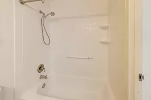 10 E Ontario St, Chicago, IL 60611 - Photo 22