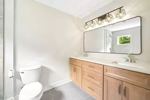 249 E Kenilworth Ave, Villa Park, IL 60181 - Photo 16