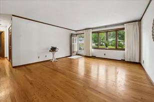 412 Scott St, Algonquin, IL 60102 - Photo 4
