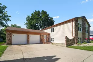 627 Chardonnay Ln, Crystal Lake, IL 60014 - Photo 1
