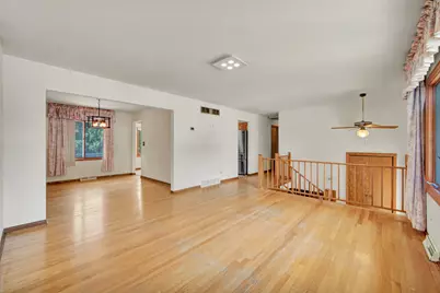 562 N Plamondon Drive, Addison, IL 60101 - Photo 4
