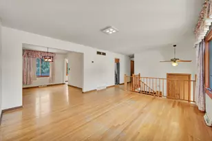 562 N Plamondon Dr, Addison, IL 60101 - Photo 4