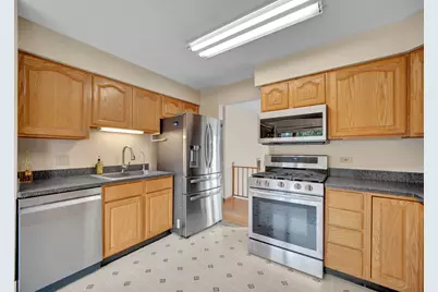 562 N Plamondon Drive, Addison, IL 60101 - Photo 6