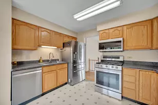 562 N Plamondon Dr, Addison, IL 60101 - Photo 6