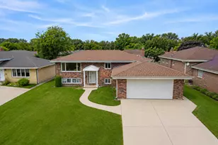 562 N Plamondon Dr, Addison, IL 60101 - Photo 28