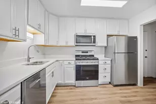 460 Eagle Rd, Elk Grove Village, IL 60007 - Photo 2