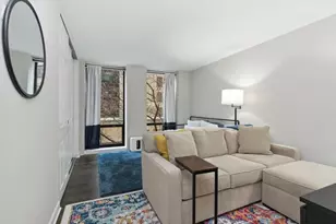260 E Chestnut St, Chicago, IL 60611 - Photo 8