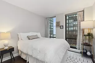 260 E Chestnut St, Chicago, IL 60611 - Photo 10