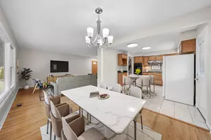 7828 Palma Ln, Morton Grove, IL 60053 - Photo 6