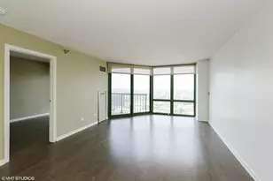 111 W Maple St, Chicago, IL 60610 - Photo 2