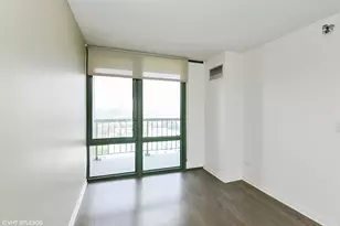 111 W Maple St, Chicago, IL 60610 - Photo 8