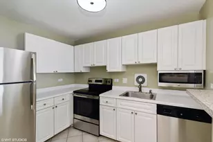 111 W Maple St, Chicago, IL 60610 - Photo 4