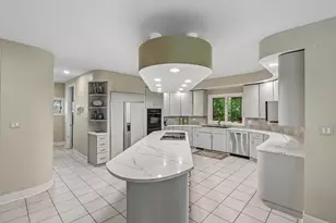 8420 Evergreen Ln, Darien, IL 60561 - Photo 8