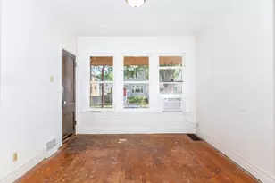 4952 W Ainslie St, Chicago, IL 60630 - Photo 2