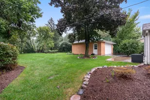 209 N Richmond Ave, Clarendon Hills, IL 60514 - Photo 18
