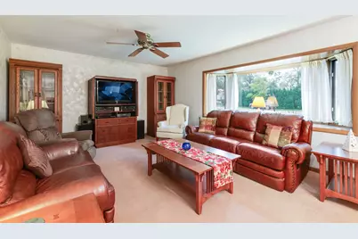 209 N Richmond Avenue, Clarendon Hills, IL 60514 - Photo 2