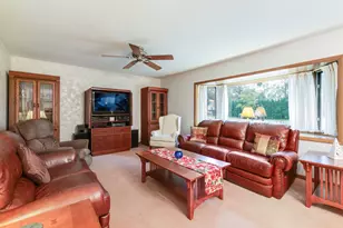 209 N Richmond Ave, Clarendon Hills, IL 60514 - Photo 2