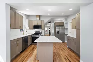 10825 S Avenue H, Chicago, IL 60617 - Photo 6