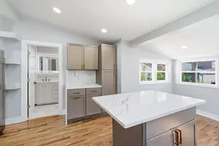 10825 S Avenue H, Chicago, IL 60617 - Photo 8