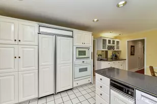 34 Sheffield Ln, Oak Brook, IL 60523 - Photo 8