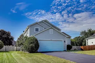 329 Sundance Dr, Bartlett, IL 60103 - Photo 2