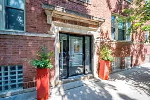 2316 W Byron St, Chicago, IL 60618 - Photo 2