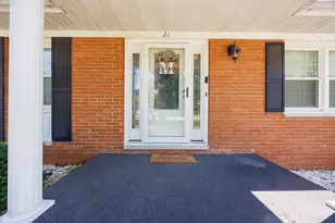 21 Crestwood Ln, Centralia, IL 62801 - Photo 2