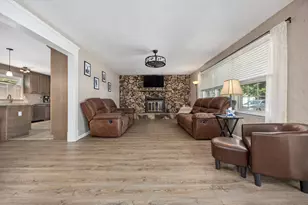 21 Crestwood Ln, Centralia, IL 62801 - Photo 6