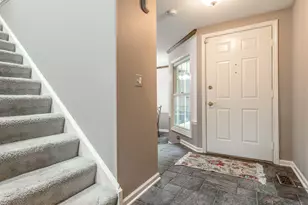 230 Parktrail Ct, Schaumburg, IL 60173 - Photo 4
