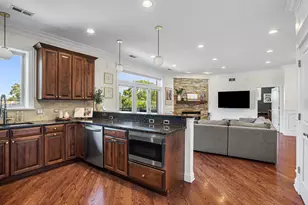 2450 W Montrose Ave, Chicago, IL 60618 - Photo 10