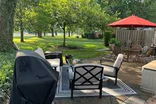 106 N Regency Dr E, Arlington Heights, IL 60004 - Photo 2