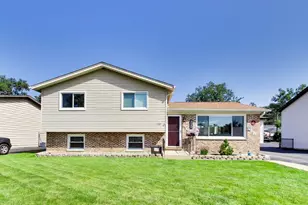720 Warrior Dr, Round Lake Heights, IL 60073 - Photo 1