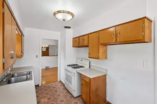 214 Rockford Ave, Forest Park, IL 60130 - Photo 10