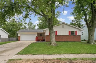 1223 Townley Dr, Bloomington, IL 61704 - Photo 2