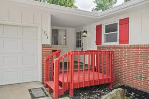 1223 Townley Dr, Bloomington, IL 61704 - Photo 4